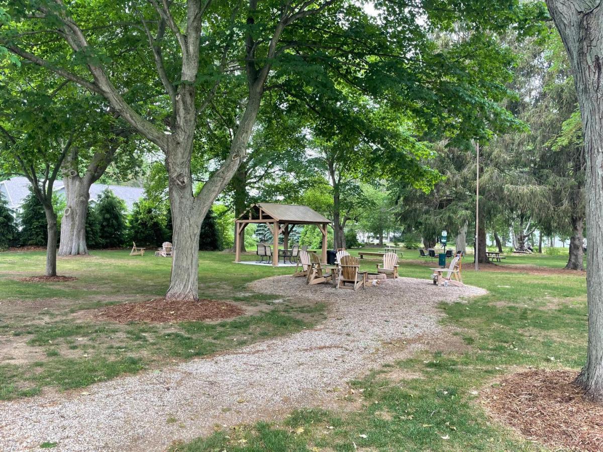 Starlite Resort Saugatuck Εξωτερικό φωτογραφία