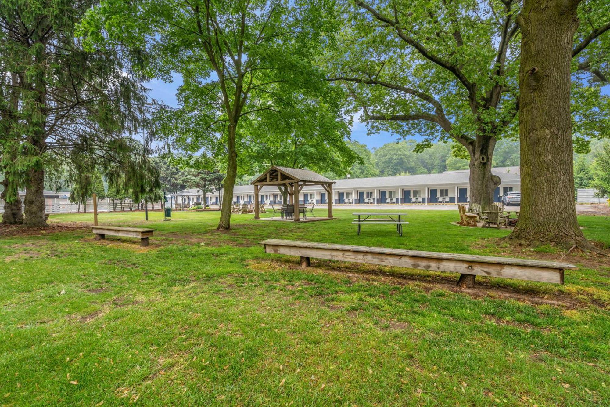 Starlite Resort Saugatuck Εξωτερικό φωτογραφία